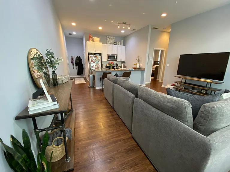 1057 W Grand Ave #4S — Photo 5