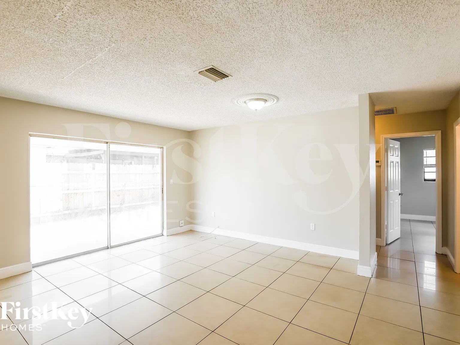3 bed, 2.0 bath, 1352 sqft, $3,060 — Photo 2