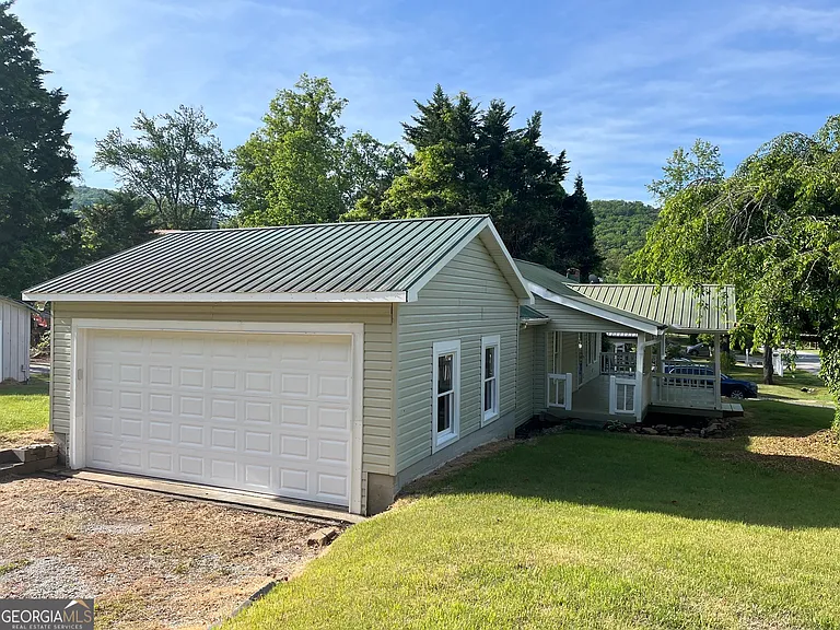 92 Bleckley Dr — Photo 3