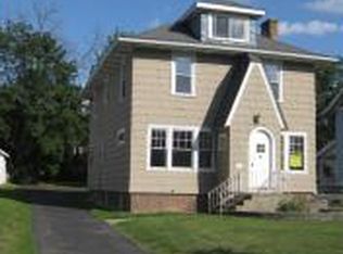 379 W Iroquois Rd, Pontiac, MI 48341