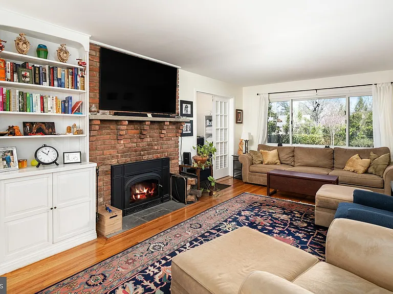 18 Cranbury Neck Rd — Photo 2
