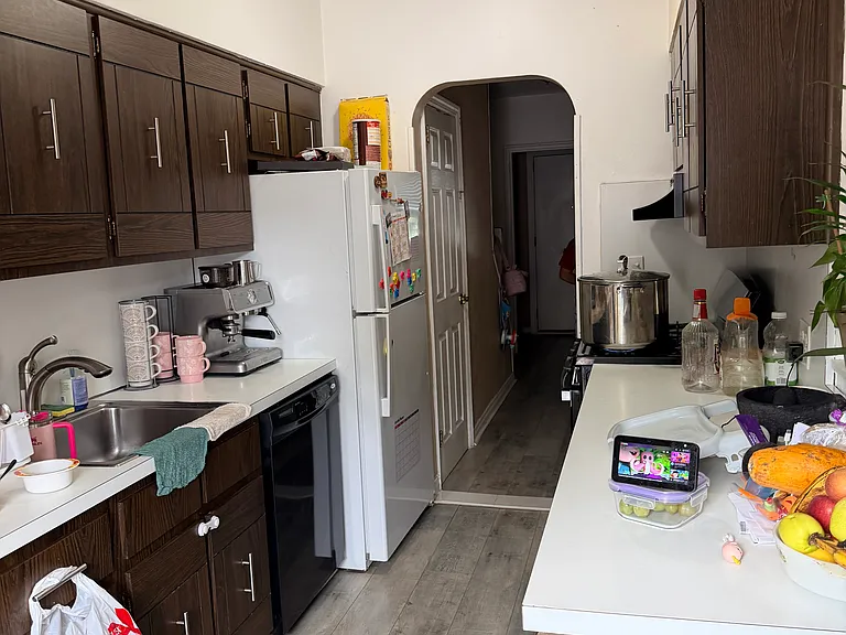 5653 Clearview Expy — Photo 10