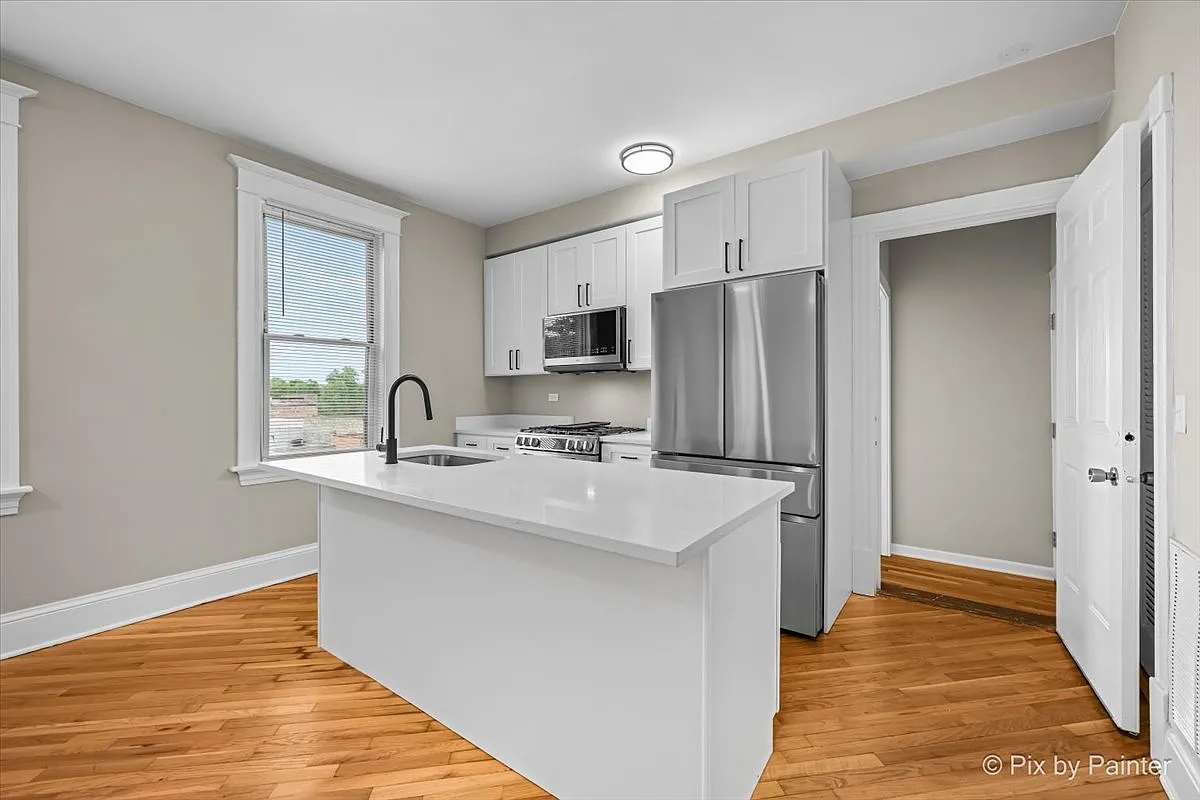 3 bed, $2,350 — Photo 3