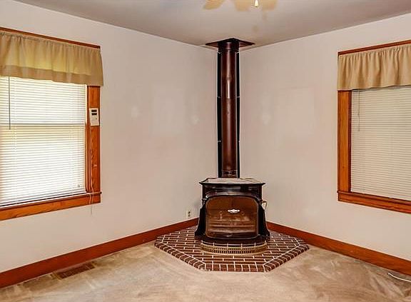 5th image of 821 S Mills St
