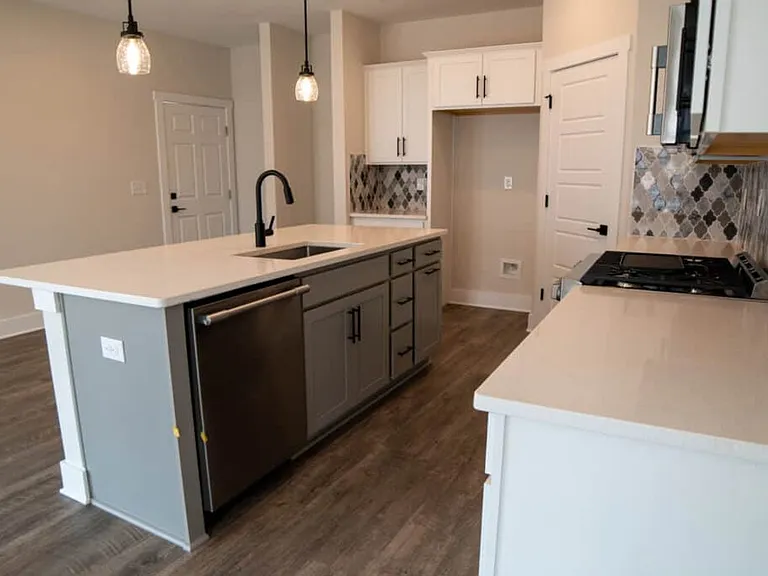 650 Melville Dr — Photo 27