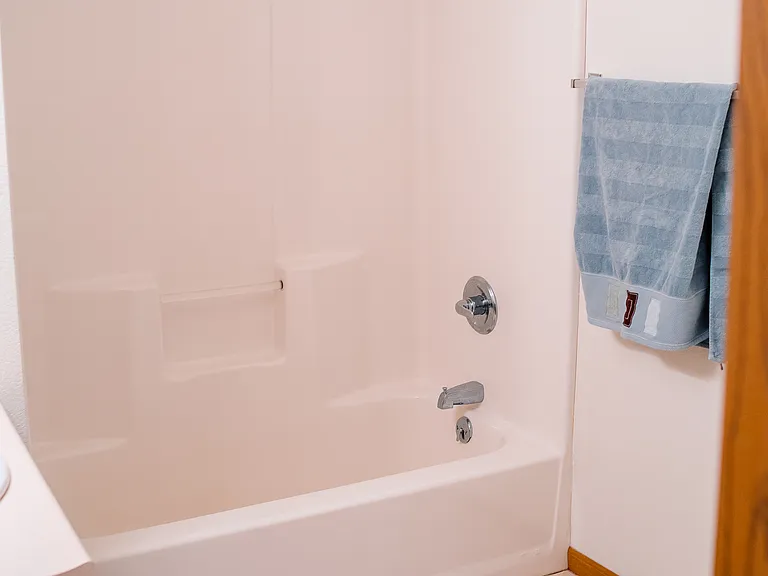 Full bath with tub/shower