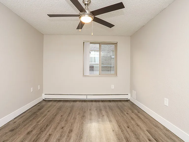 South Washington St Apts — Photo 36