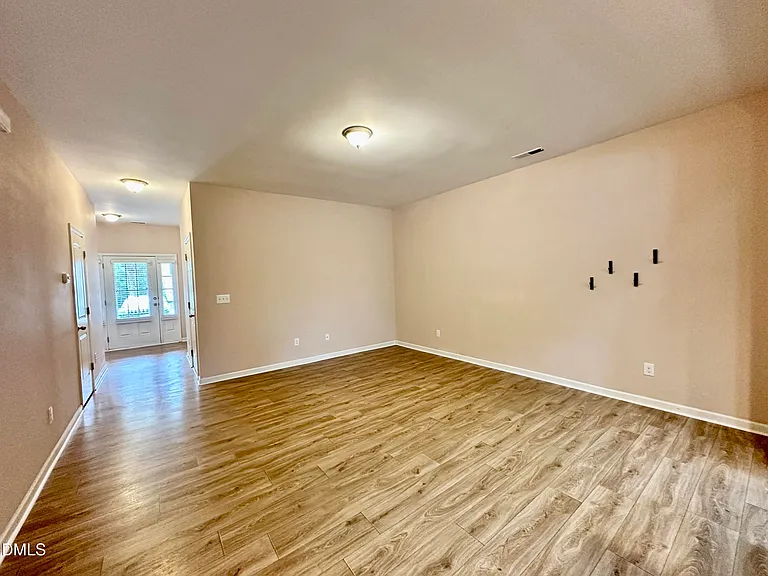 1415 Montonia St — Photo 6