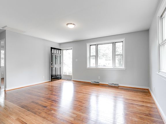 4th image of 1922 Watts Ln