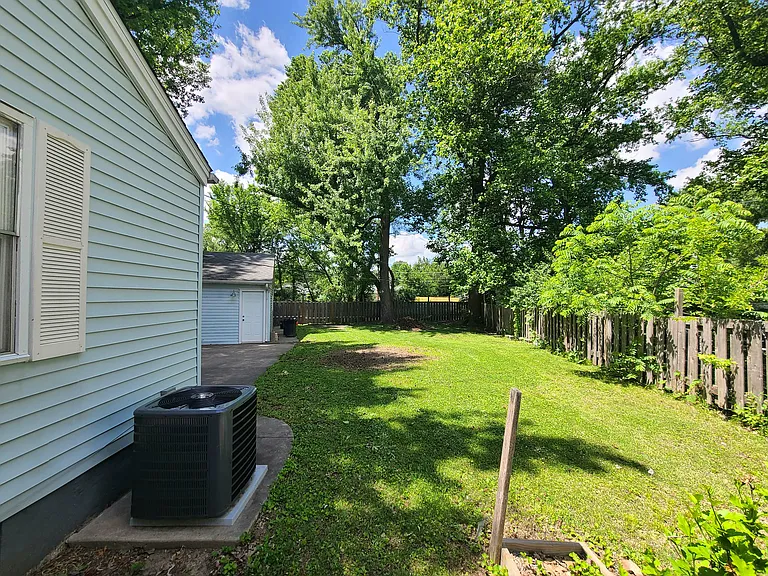 2101 Pickett St — Photo 8