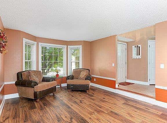 1st floor Living room