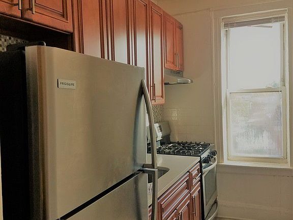 2nd image of 2851 48th St APT 2