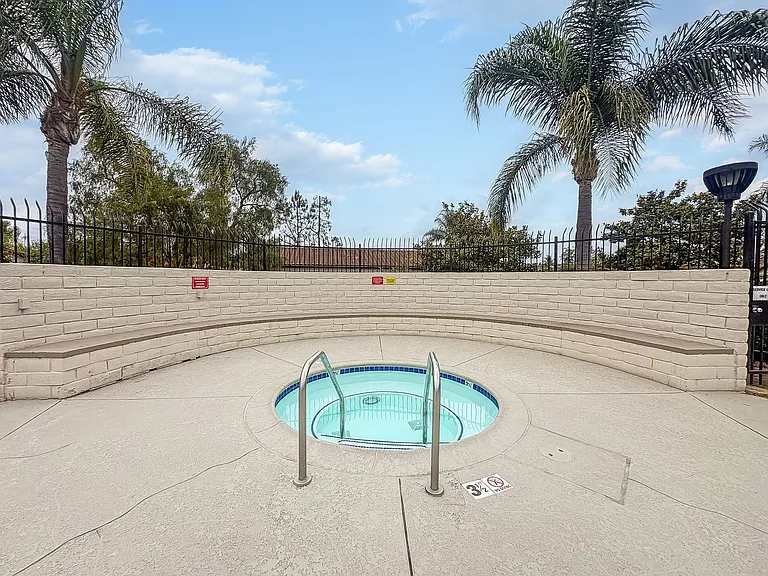 266 Oleander Dr — Photo 21