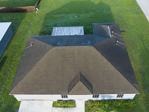 5th image of 1031 SE 39TH Terrace