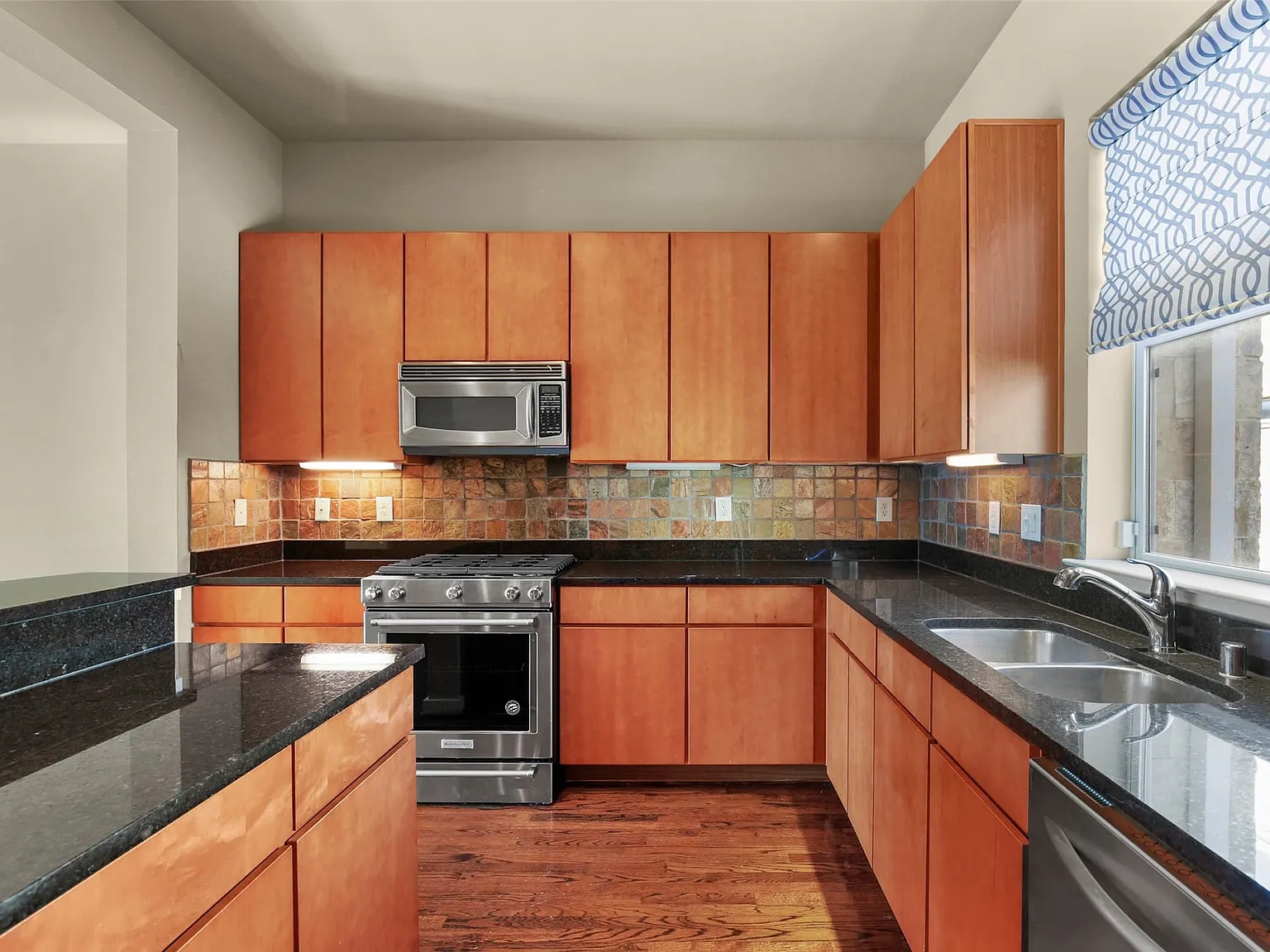 2 bed, 2.5 bath, 1603 sqft, $3,595 — Photo 3