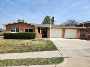 2192 Fairway Dr, Dubuque, IA 52001