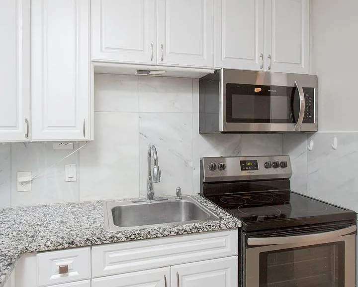 7709 Broadway #123 — Photo 9