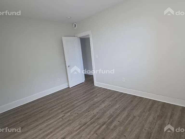 1006 Main St #6 — Photo 2