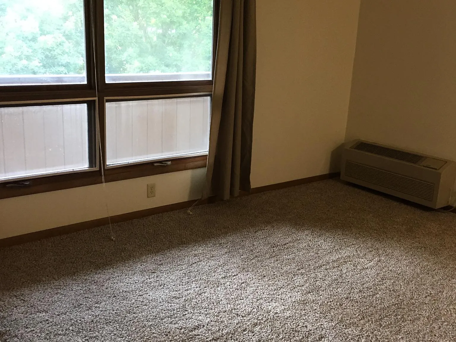 1318 Kolterman Ave — Photo 3