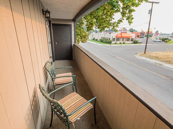 2nd image of 3232 Paxson St Unit 201