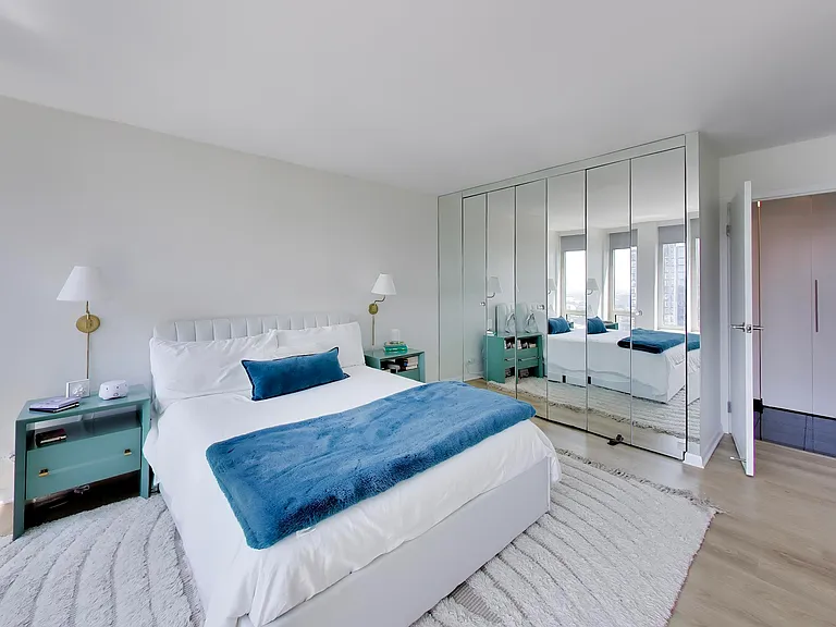 111 E Chestnut St #35J — Photo 12