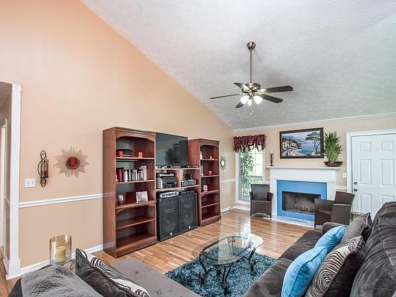 2nd image of 685 Ashford Cove Dr