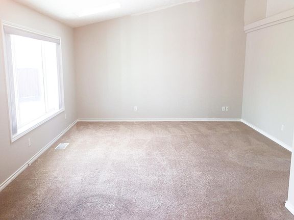 Vaulted Family Room 2