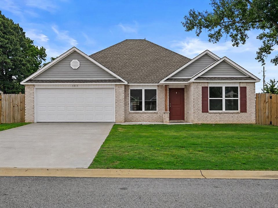 1st image of 1811 Rockwood Dr