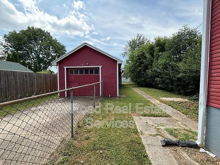 24 Lutz Ave — Photo 4