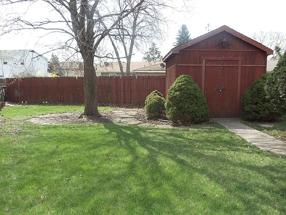 SIde yard pics