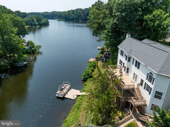 15525 Yorktown Dr, Dumfries, VA 22025