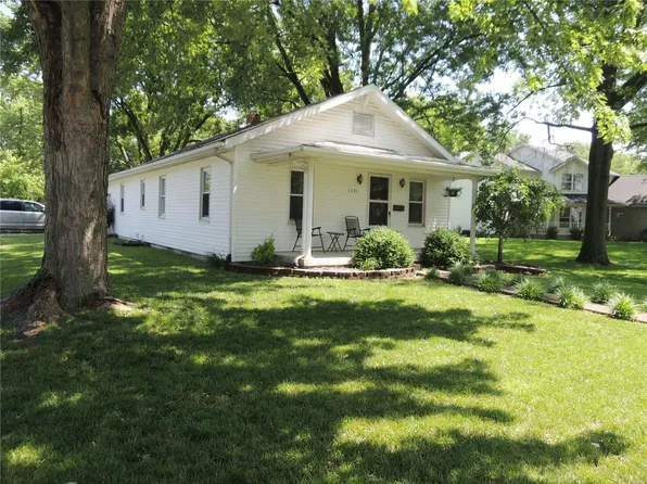1791 Livingston St, Carlyle, IL 62231