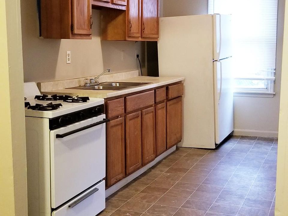 2nd image of 1327 W 3rd St