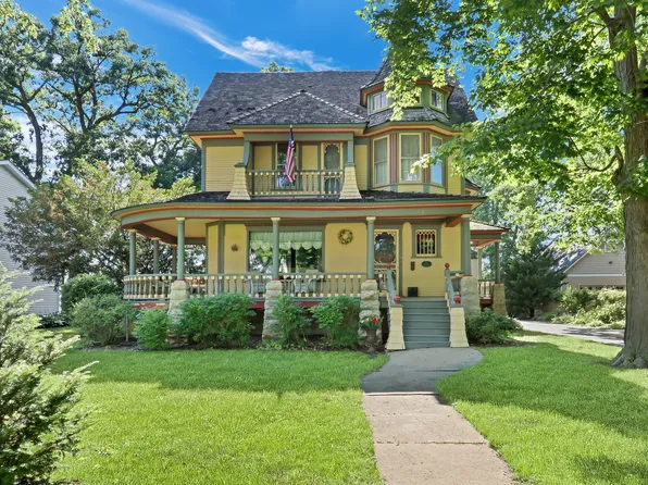 112 S Lake St, Grayslake, IL 60030