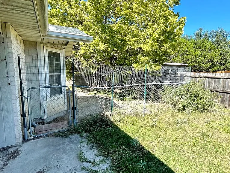 197 Southway Dr #B — Photo 12