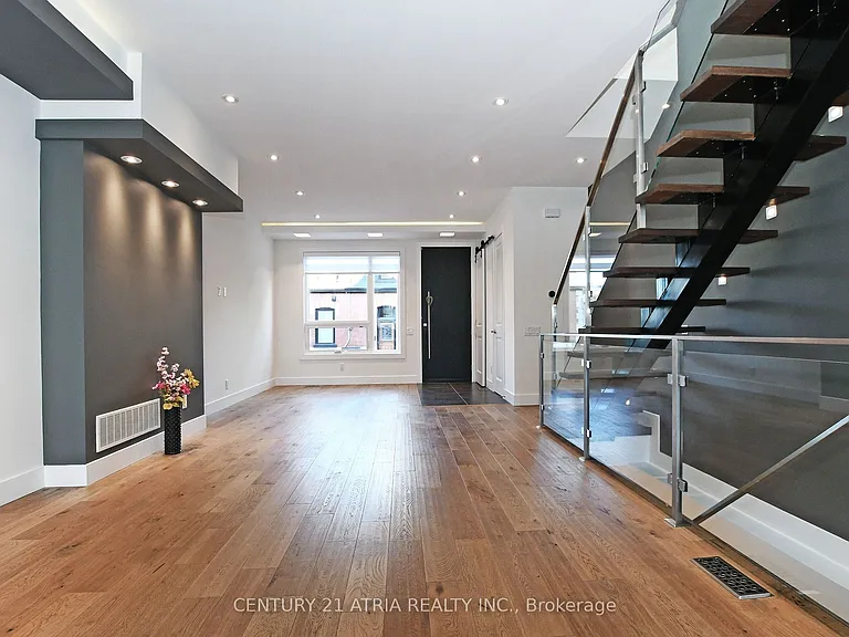 10 Palmerston Ave — Photo 11