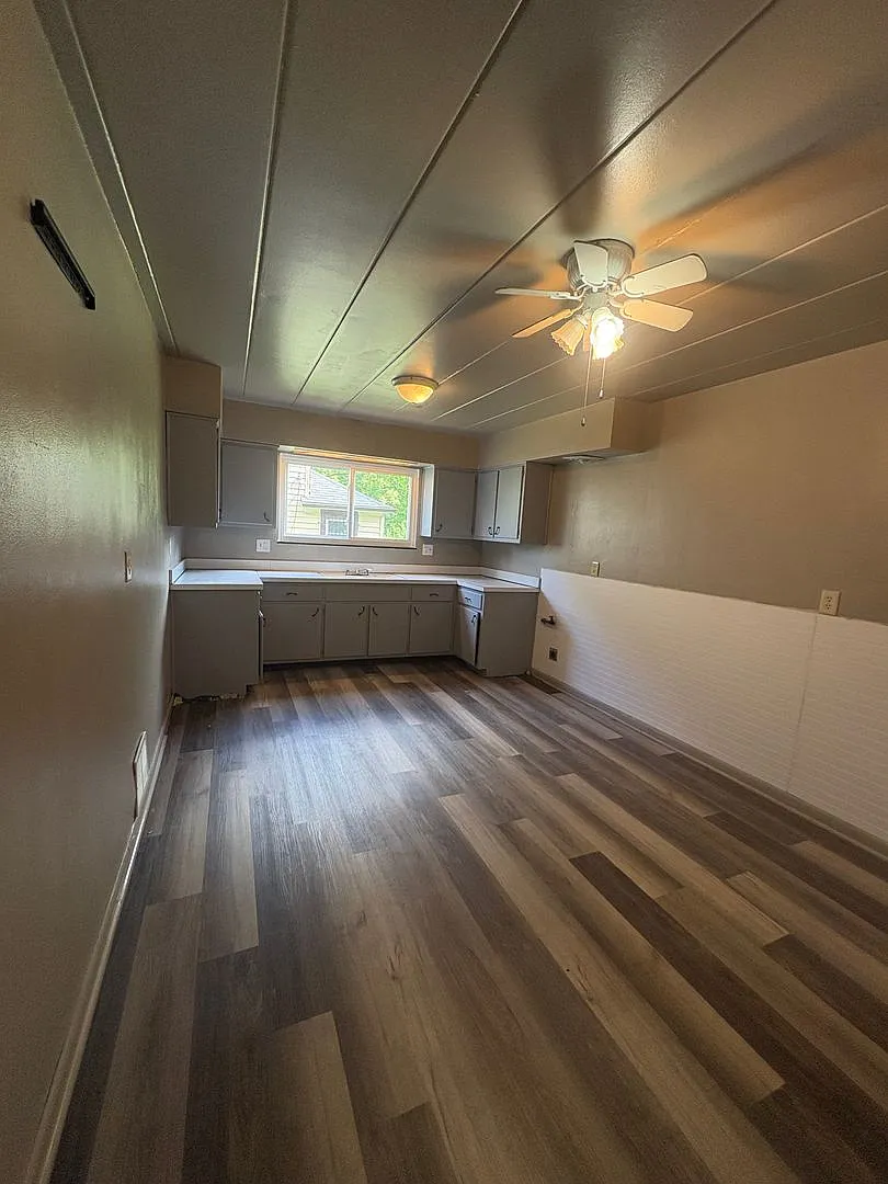 Spacious 1,200 Sq Ft Apt w/Garage Near Downtown Dayton — Photo 1
