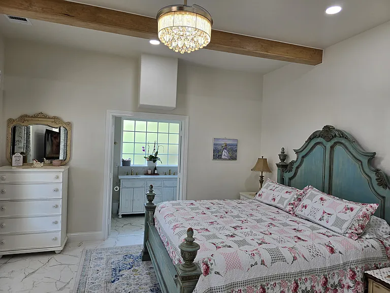 401 E Chestnut St — Photo 10