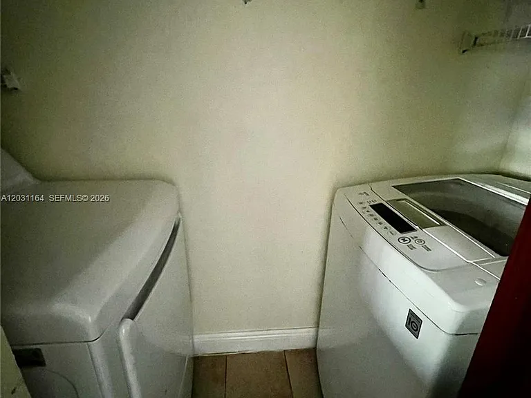 1239 SW 46th Ave #905 — Photo 13