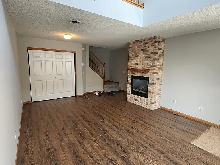 9476 Jewel Ln N — Photo 3