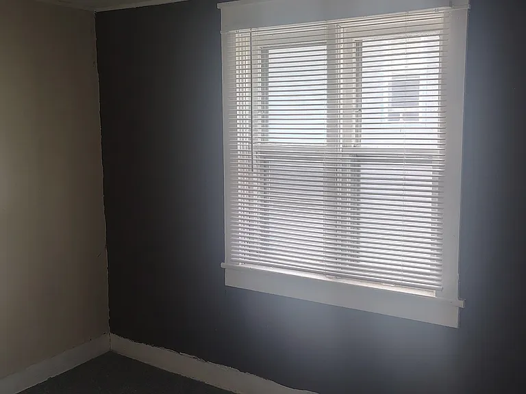 1062 Broadway Ave NW — Photo 18
