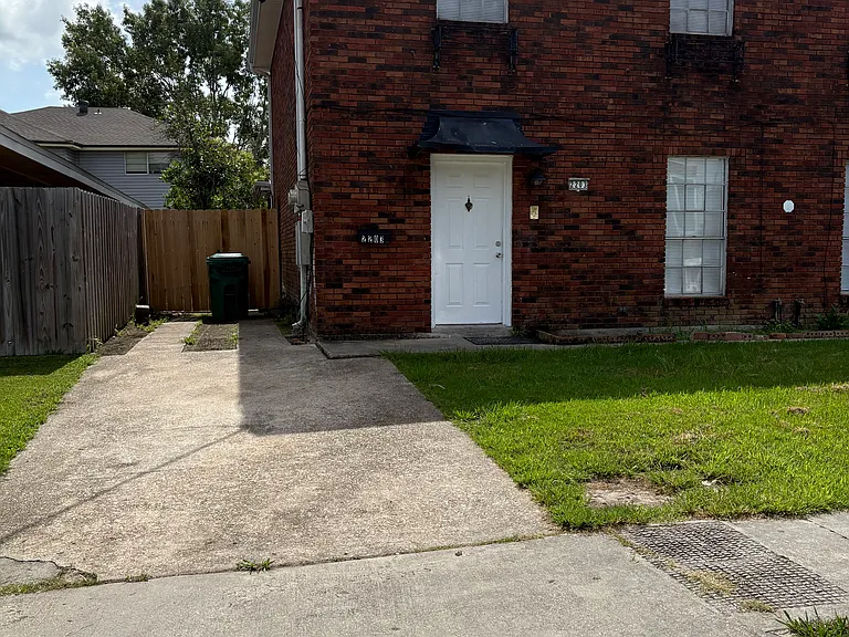 2203 Neyrey Dr — Photo 1
