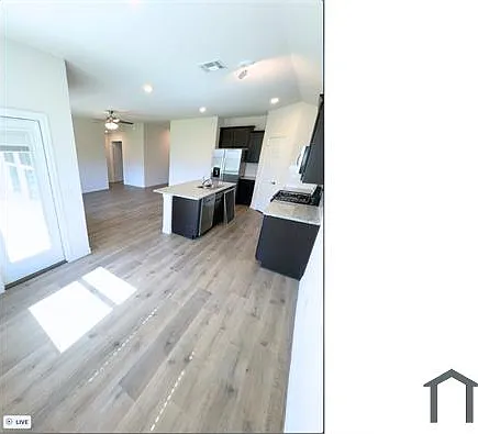 3 bed, 1500 sqft, $2,650 — Photo 2