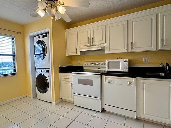 3rd image of 3100 NE 48th St APT 908