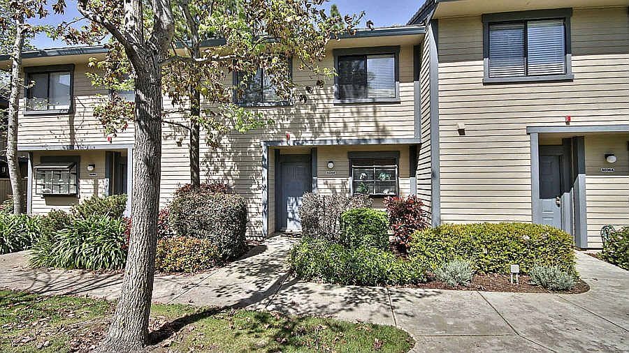 Two Story Townhouse Newark