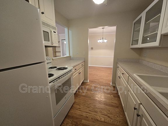 4th image of 800 N Lakeside Dr