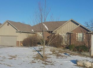 3668 N Oak Point Ave, Springfield, MO 65803