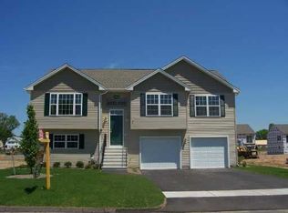 19 Cartway Ln, East Hartford, CT 06118