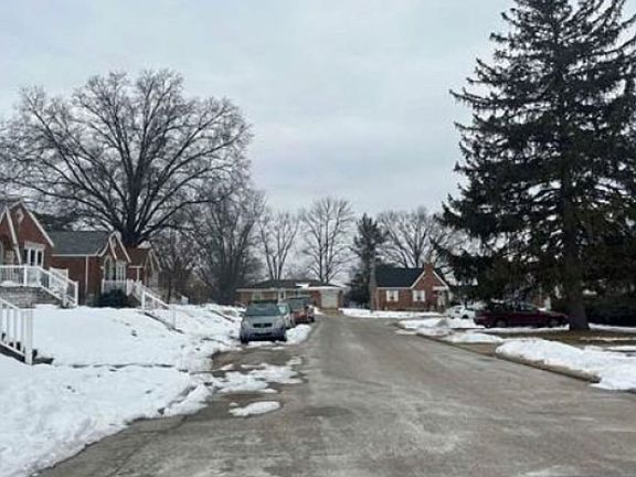 Exterior Neighborhood (street photo)