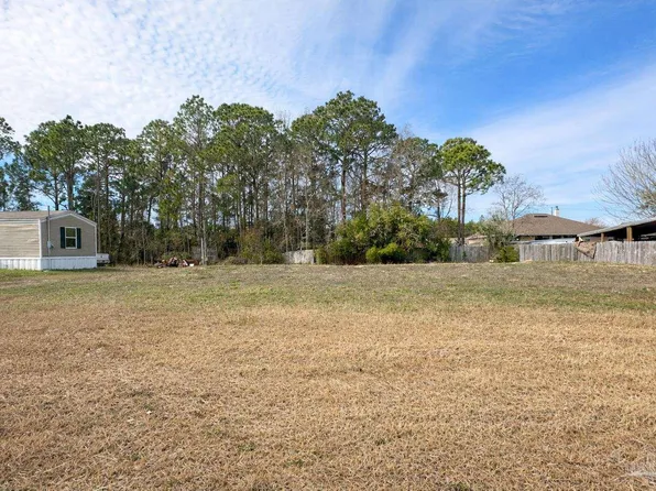 1915 Constitution Dr, Navarre, FL 32566